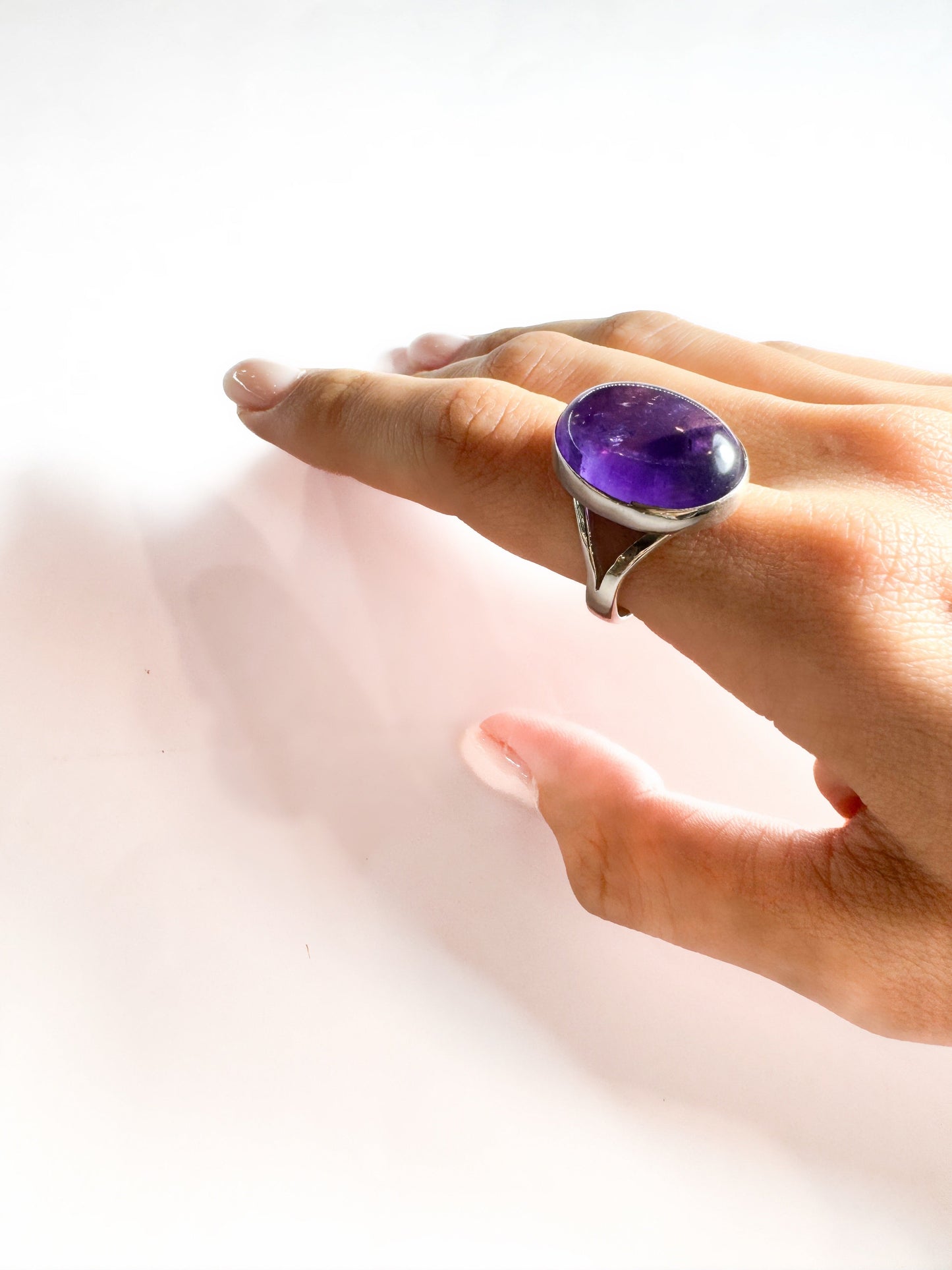 Anillo de plata con Amatista