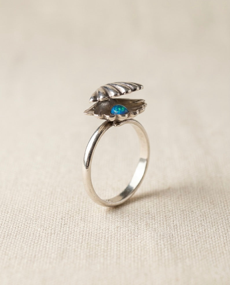 Anillo Concha de plata con ópalo