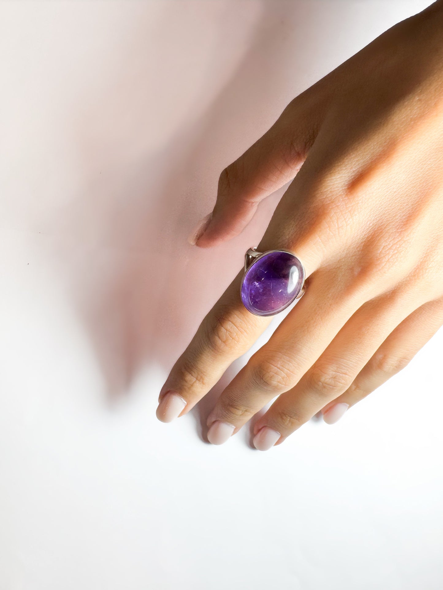 Anillo de plata con Amatista