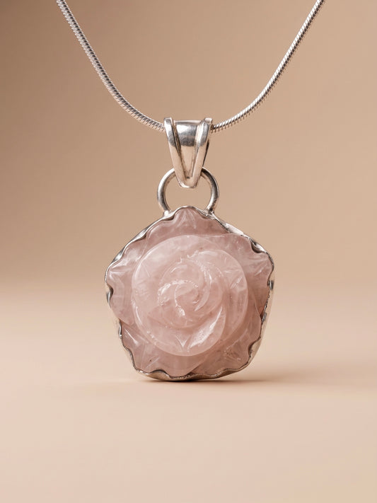 Dije Rosa de Cuarzo Tallado
